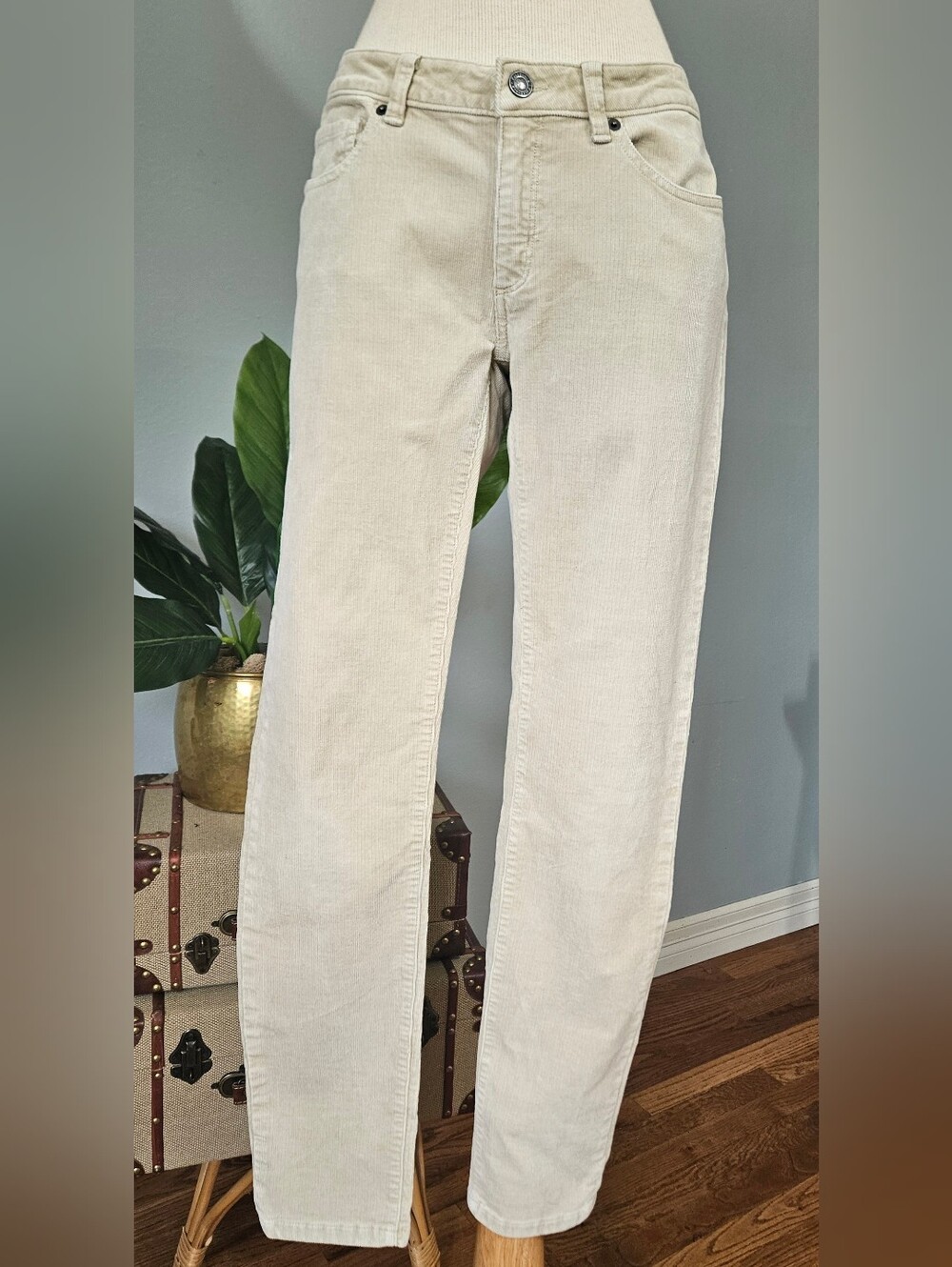 Patagonia Low Rise Fitted utility Corduroy Straight Leg Pants Beige Size 30